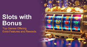 မြန်မာ Online Slots ကစားသူများ မိုဘိုင်းဖြင့် ကစားနေသောမြင်ကွင်း